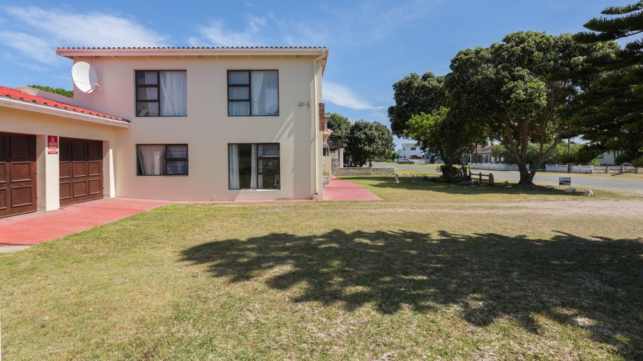 5 Bedroom Property for Sale in Struisbaai Western Cape